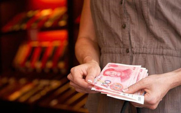 二手房交易定金交给谁
