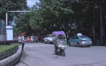 摩托车闯红灯罚款多少
