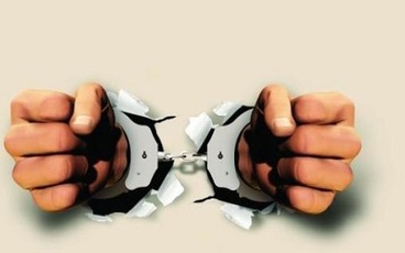 假释和减刑哪个法院裁定