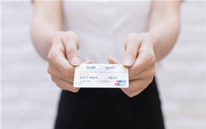 办户口不用出生证上名字可以吗