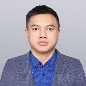 李华